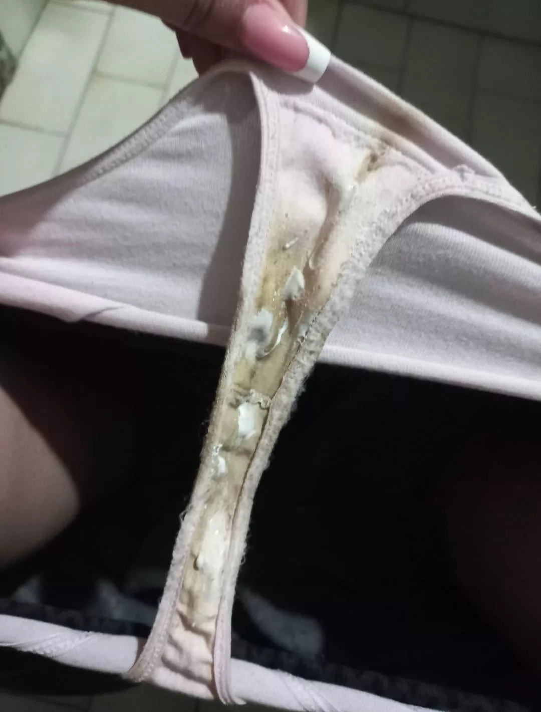 1 dirty week! Smegma and smell in my thong 😏