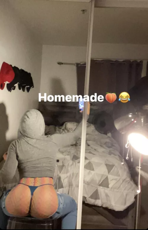 19🇸🇻| heyy what’s up , who’s into femboy latinos with a nice tight ass? more on my profile