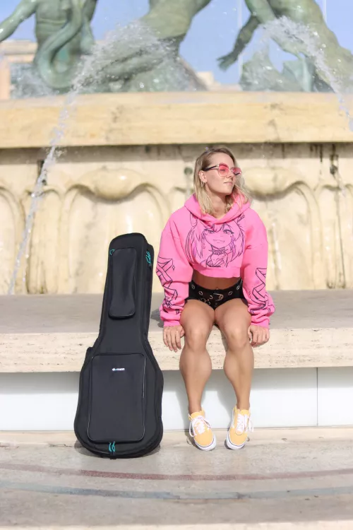 Are you into sporty petite girls with huge calves? 😋