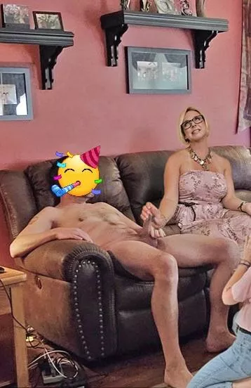 Casual conversation and a handjob at a CFNM gathering.