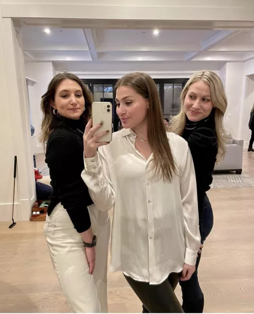 Cute outfits for a selfie