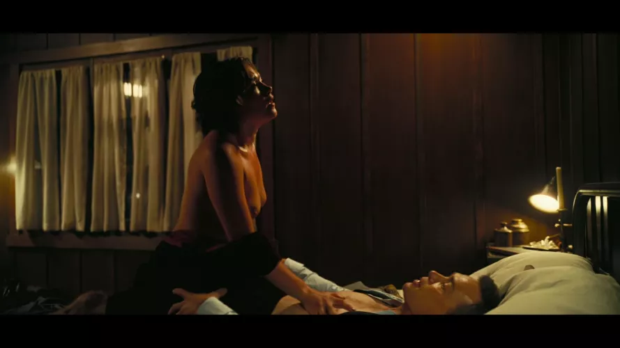 Florence Pugh (Oppenheimer) cap from HD Source