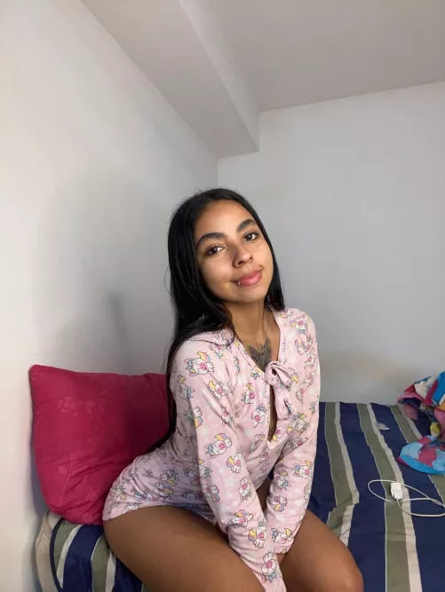 Good night papi, it’s gonna be hard for you to not to have a hard on just before bed