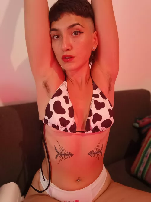 I need someone to suck my armpits