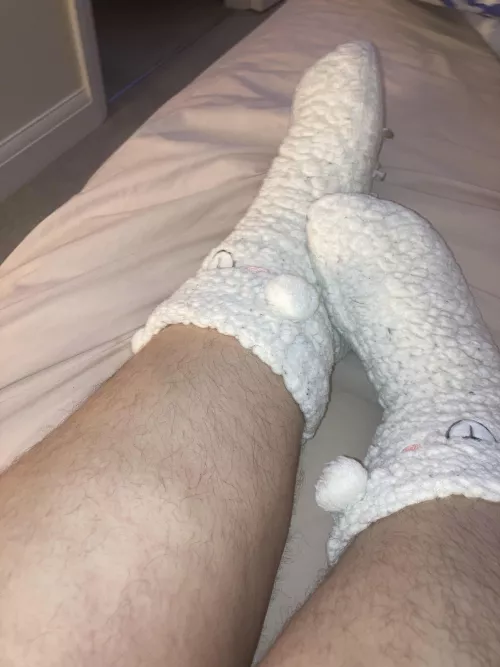 It’s really chilly today so I’ve got my extra thick socks on, extra thick socks for an extra thick woman 💕💜