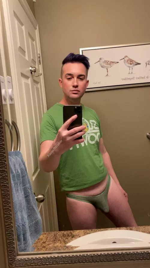 Love when the underwear matches the top 🤤