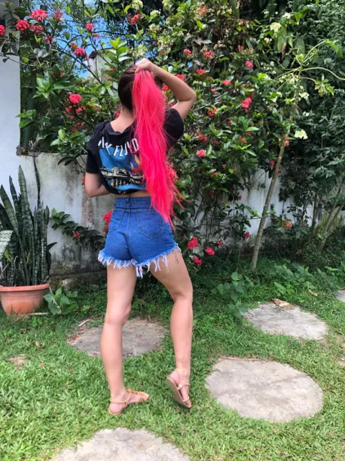 Loved these flowers match my hair 🌷