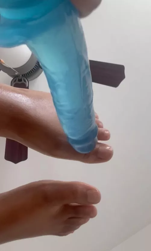 Never gave anyone a foot job before. Can i try it on you?