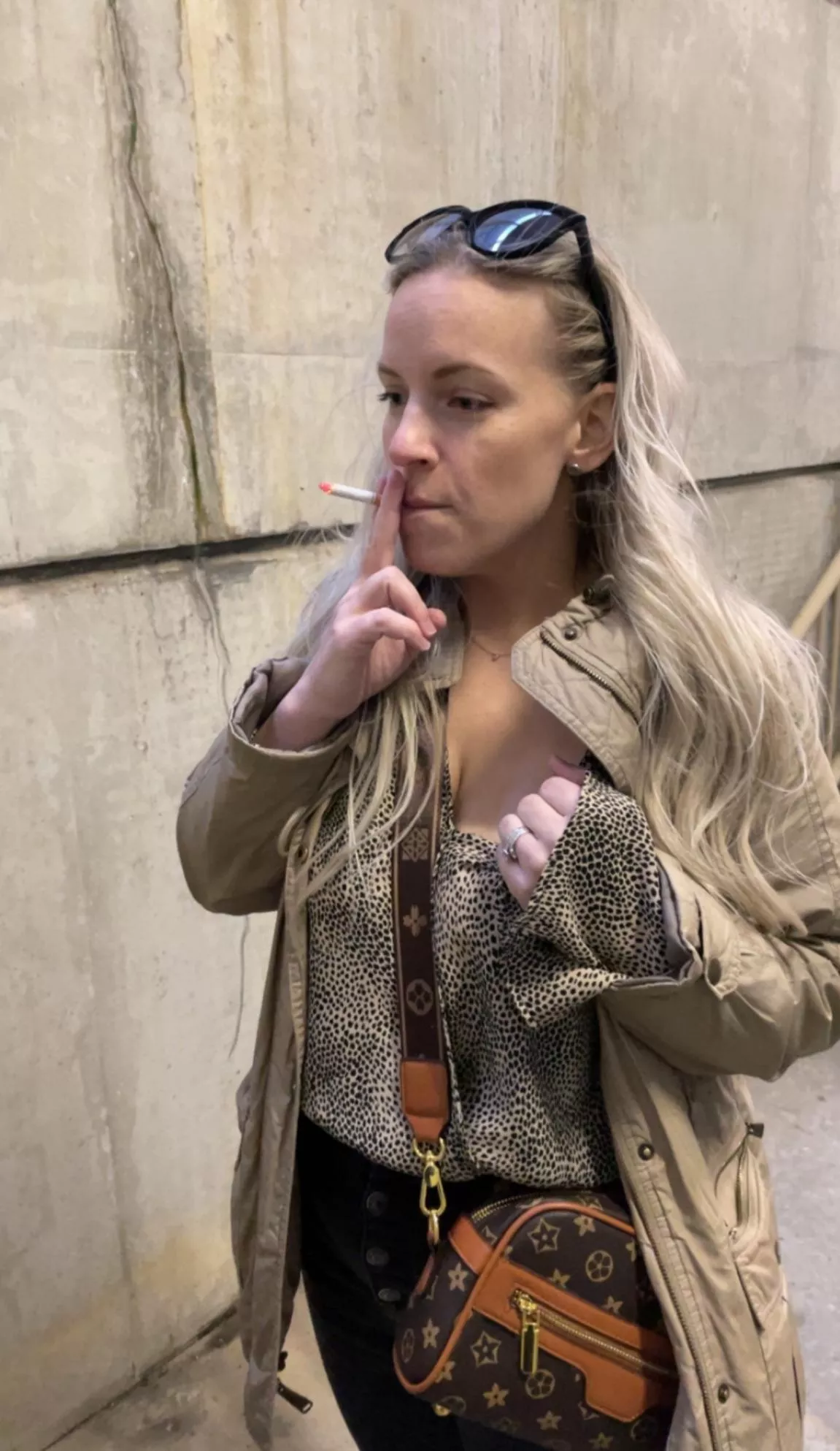 Quick smoke before work 🚬 😇