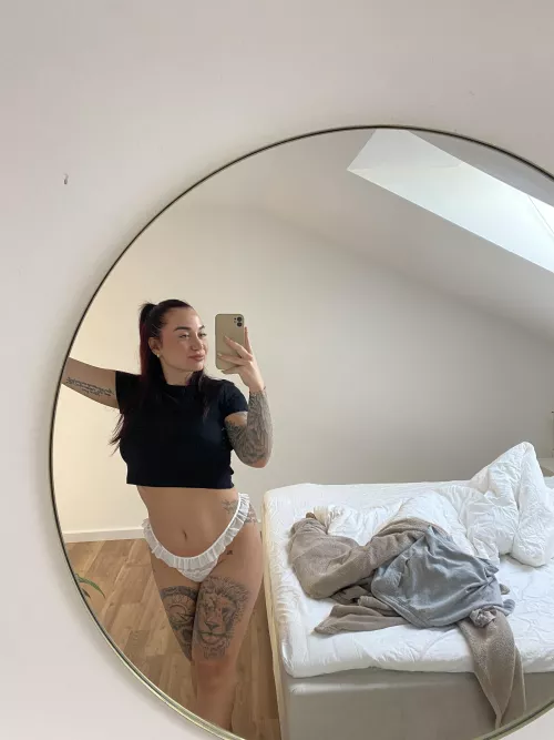 Sending nudes to men who are married is my obsession