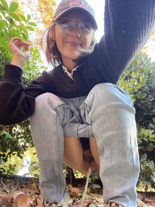 You should be licking my peeing pussy 😋