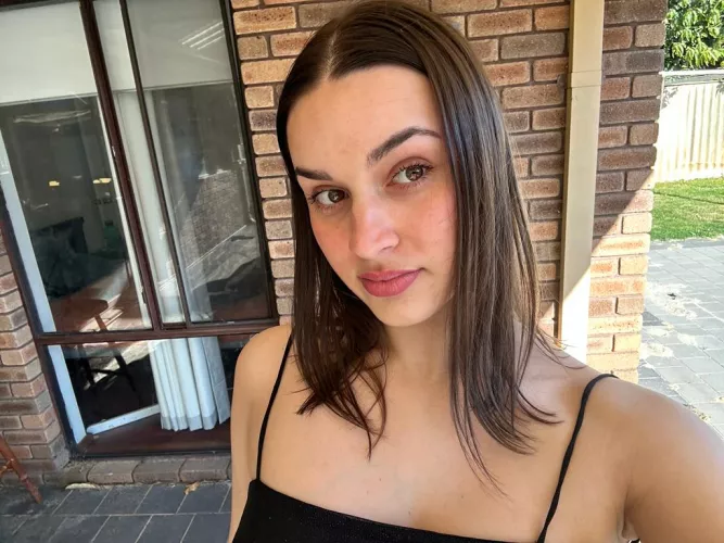 19 y/o aussie girl loving getting vitamin D.. IUTR