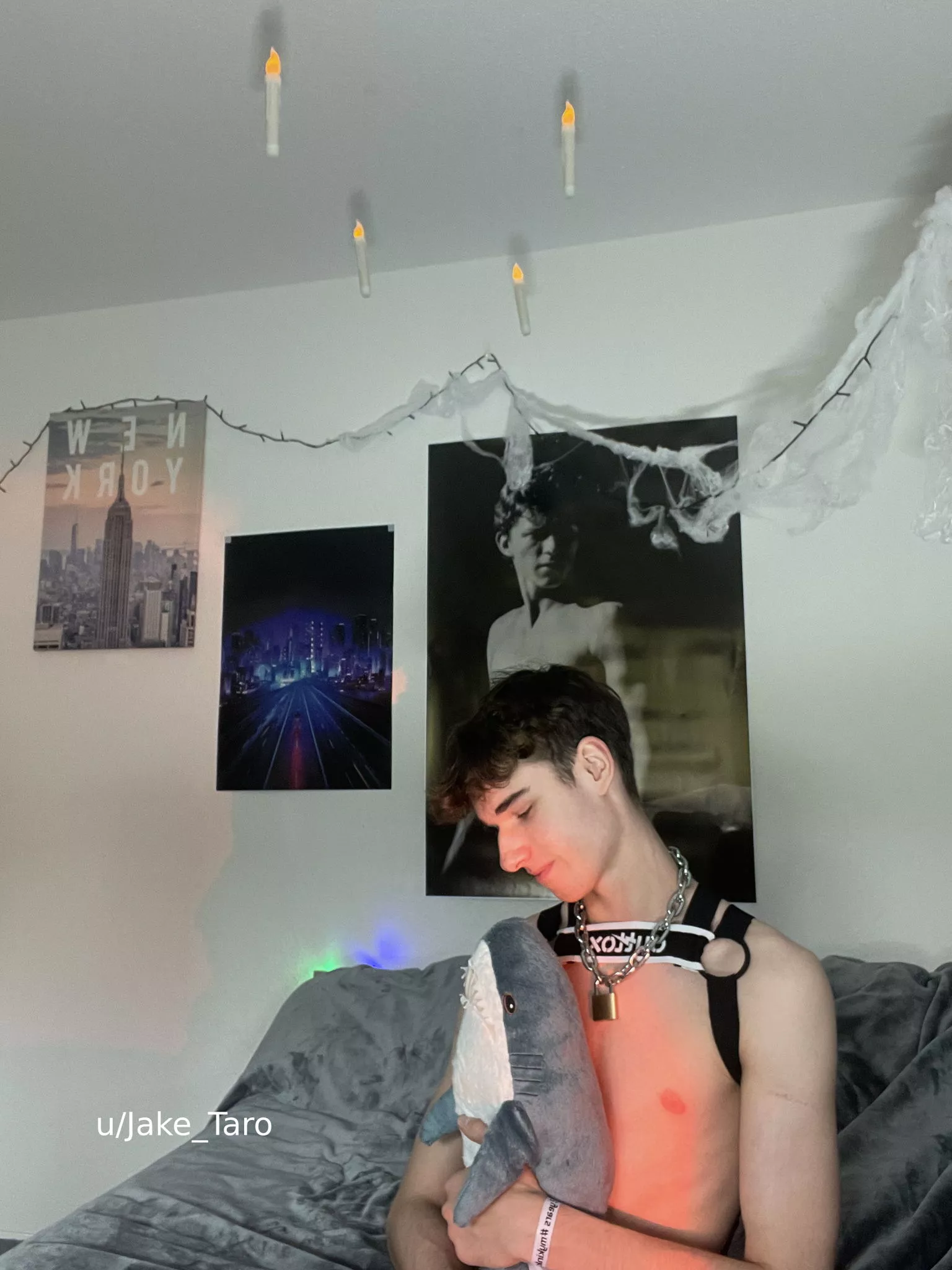 (20) do you wanna cuddle a bit? 👉👈