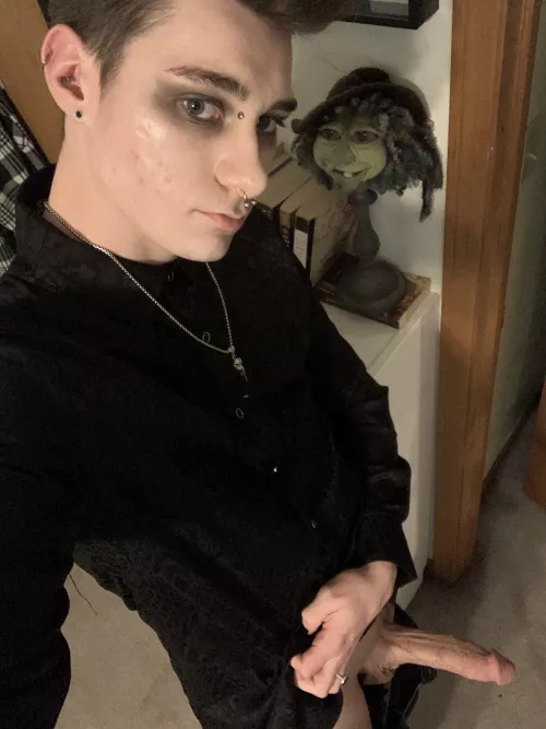 Anyone into actual goth guys?