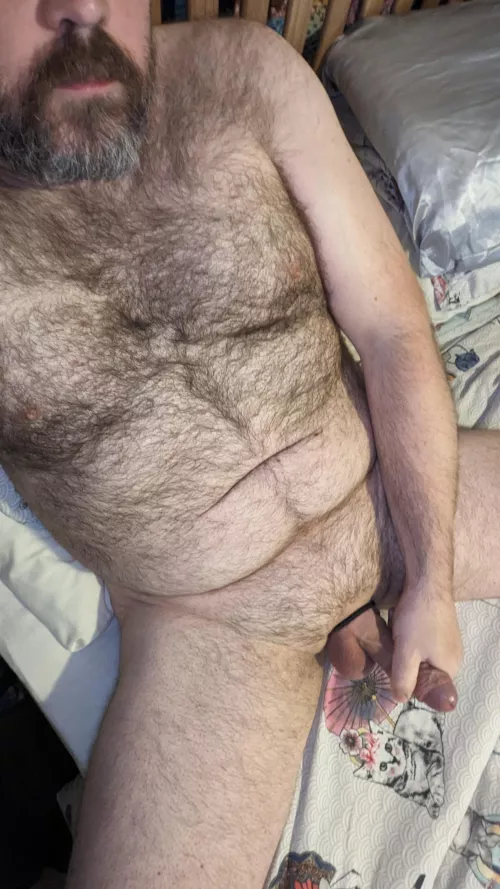 Anyone like dad bods on here? (40)
