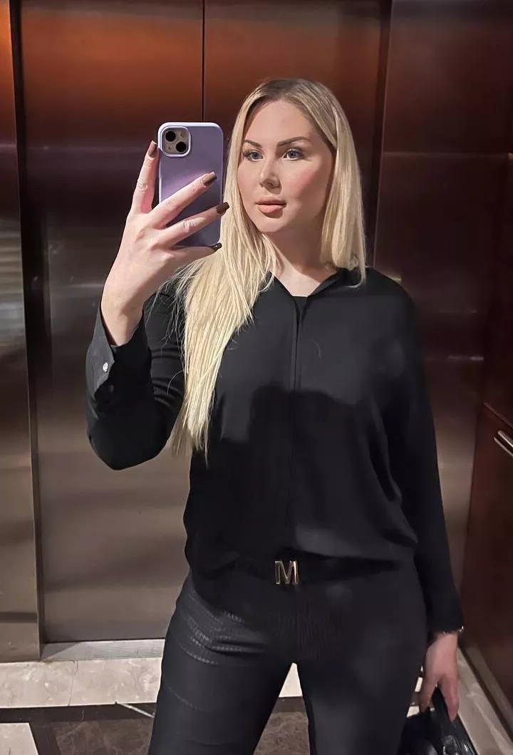 Are you fan of Black outfits? :)