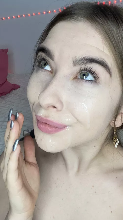 Cum on my face makes me smile