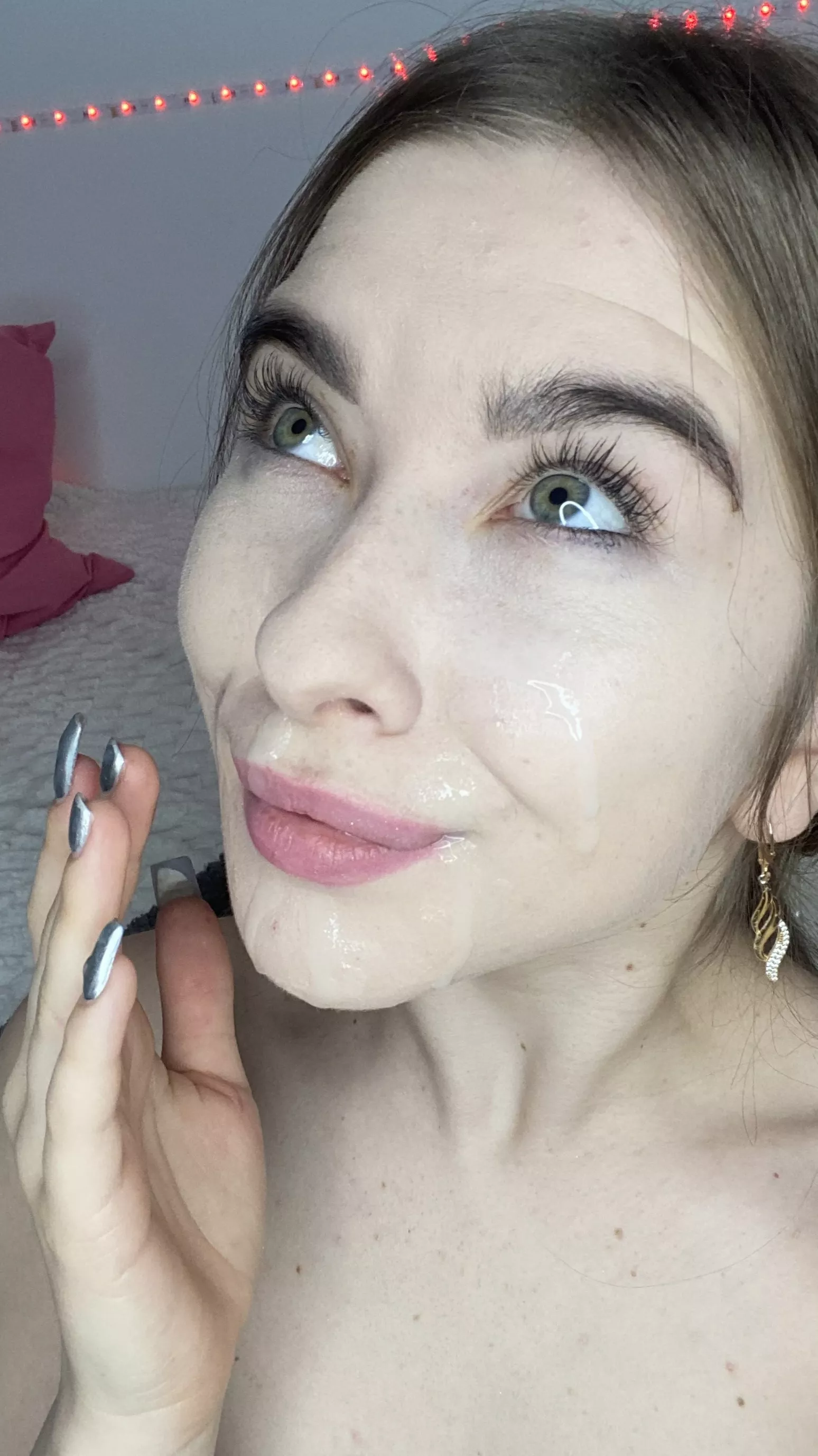 Cum on my face makes me smile