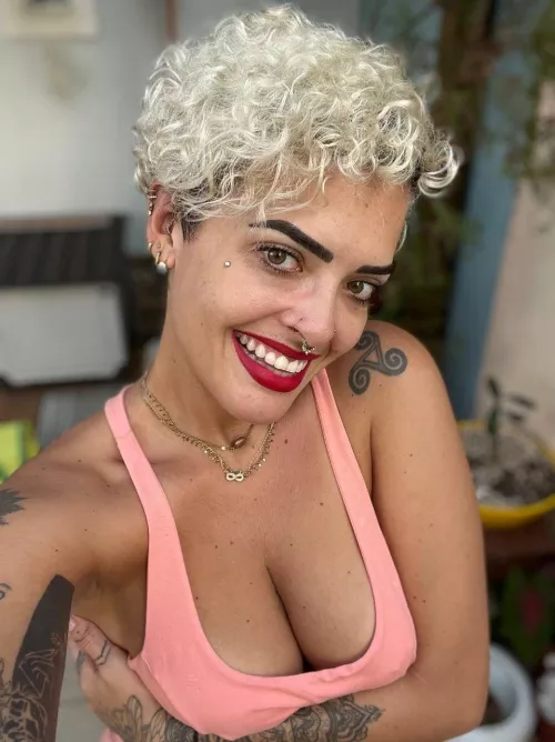 Do you like my hair curly?