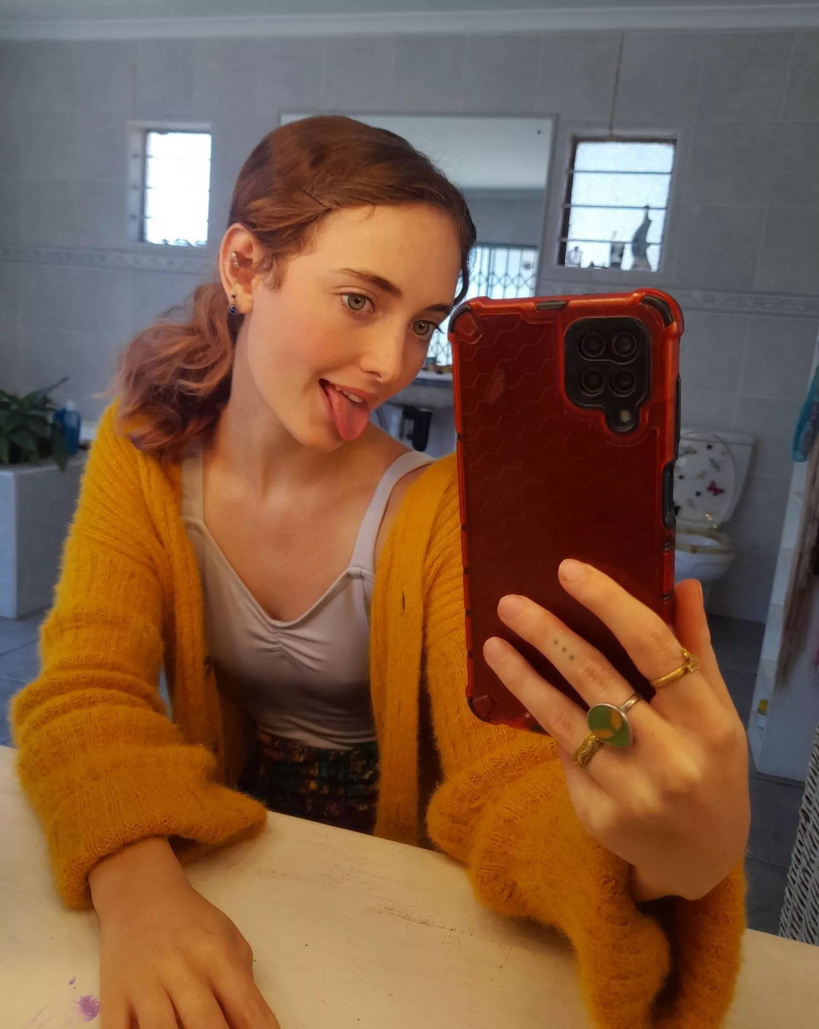 Do you think I am cute in this mirror selfie F18