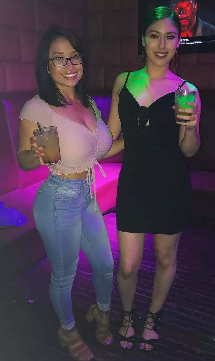 Even the glasses make her look sexier