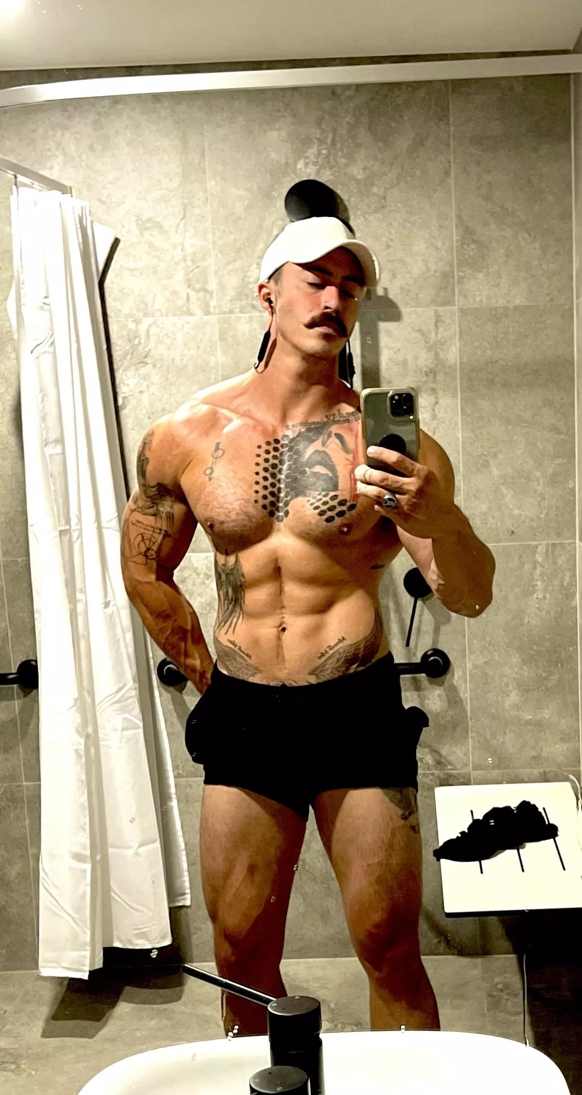 Friday morning pumps, whose licking off the sweat 😈 💦 [31]