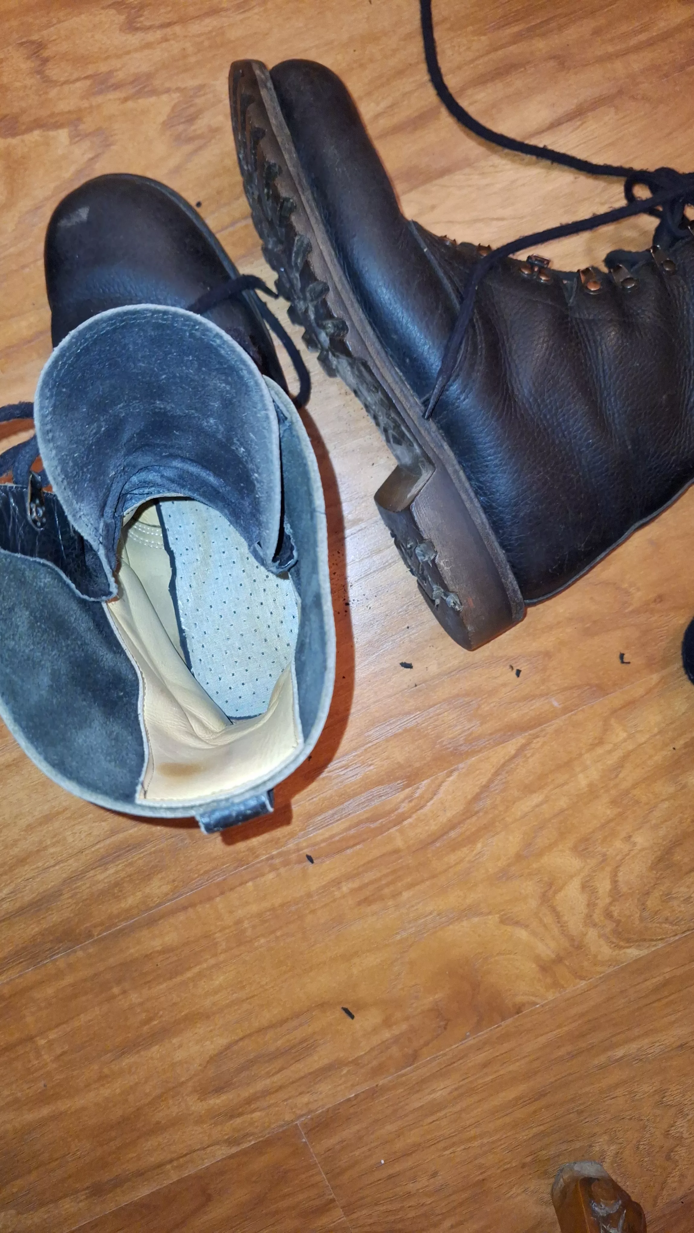 German mk1 surplus para boots; insole disintegrating