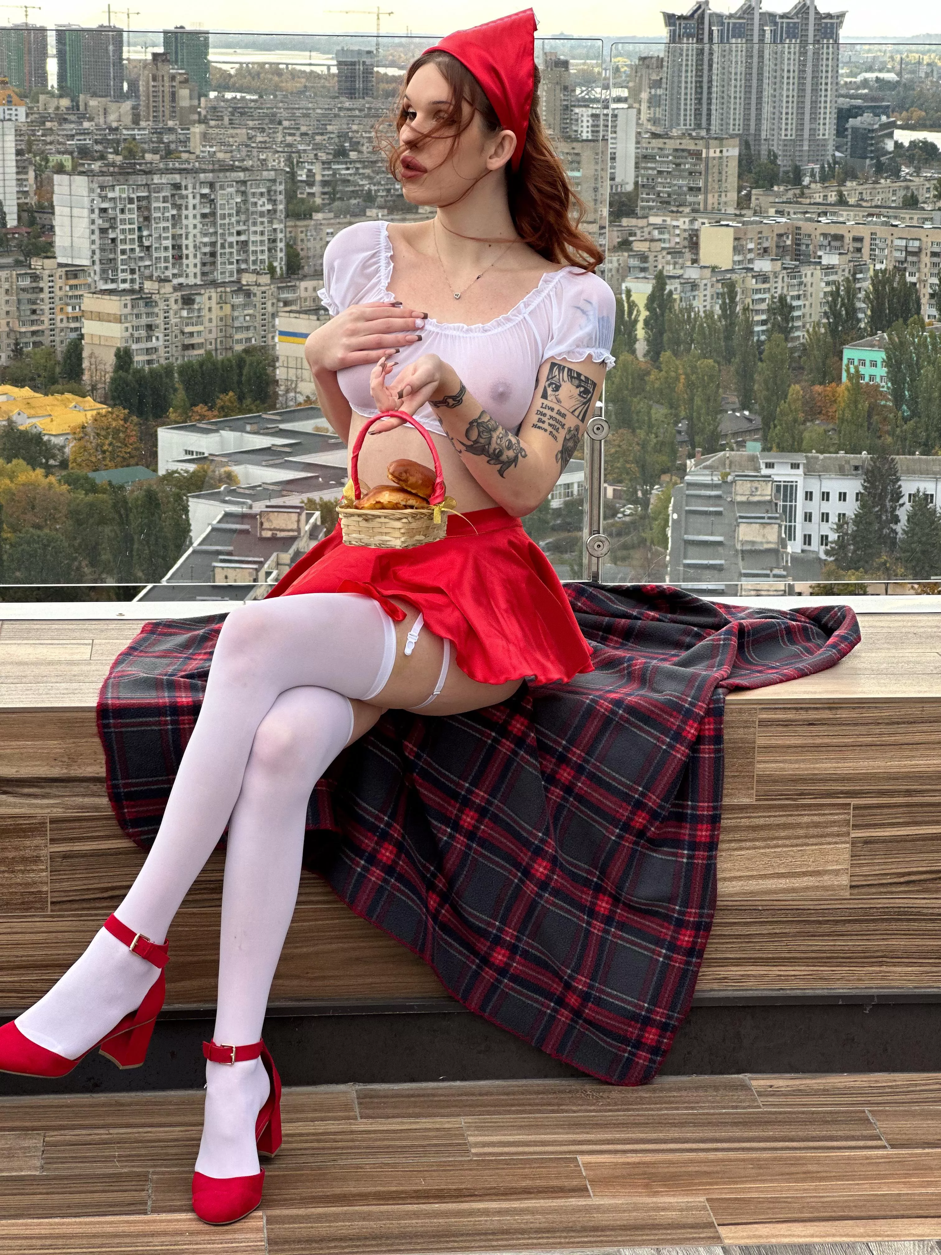 I made dessert, it's under my skirt👅