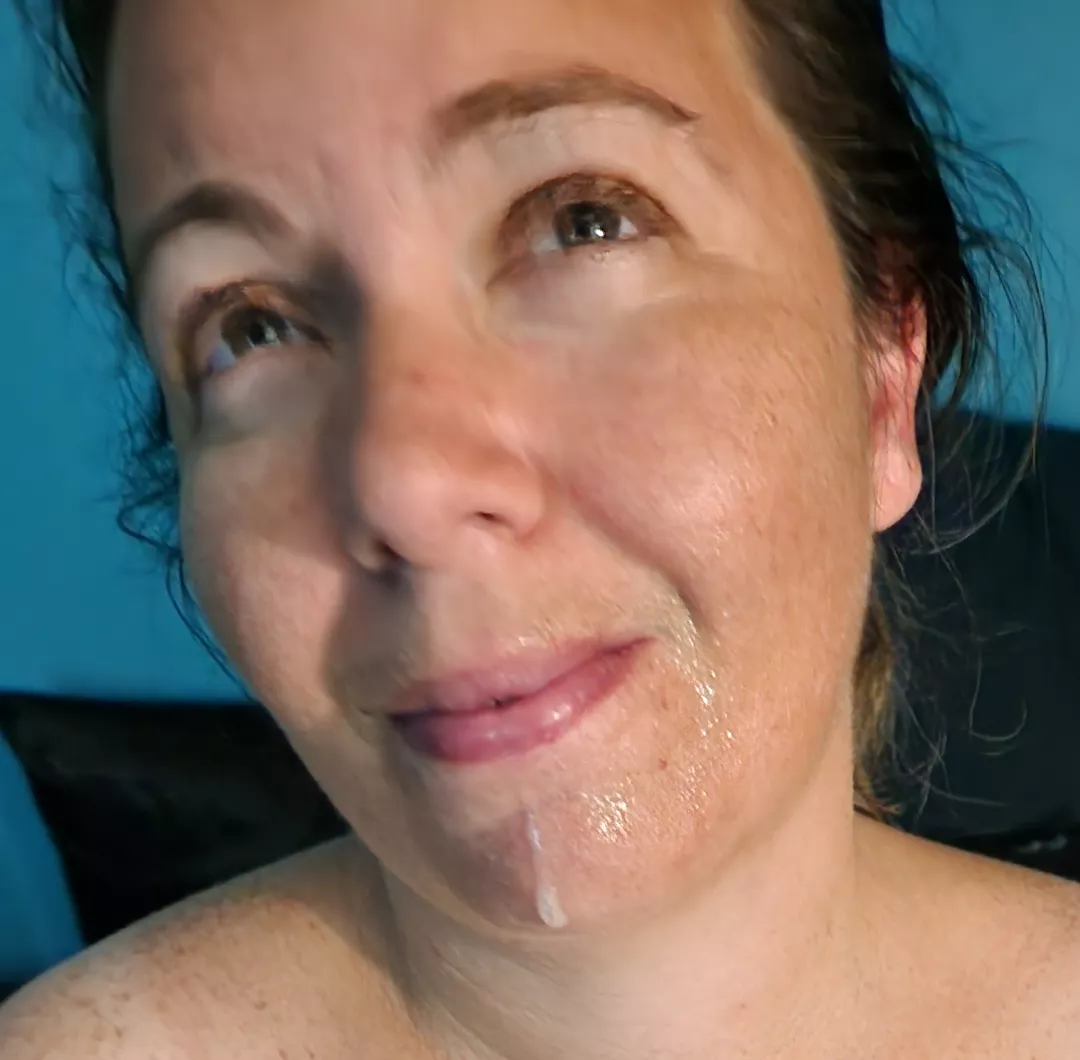 Im happiest when my face is sticky 😁😛