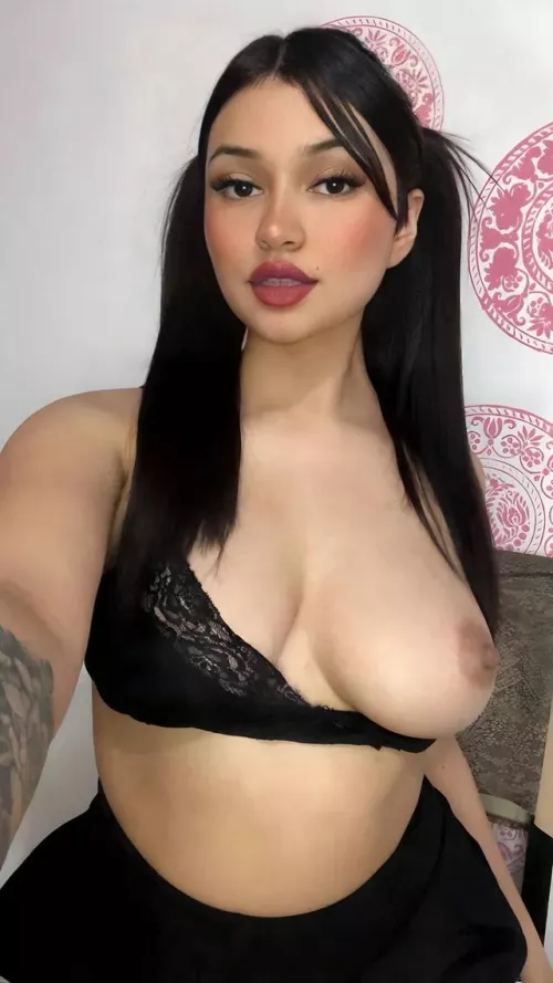 Latina boobs 👀💃