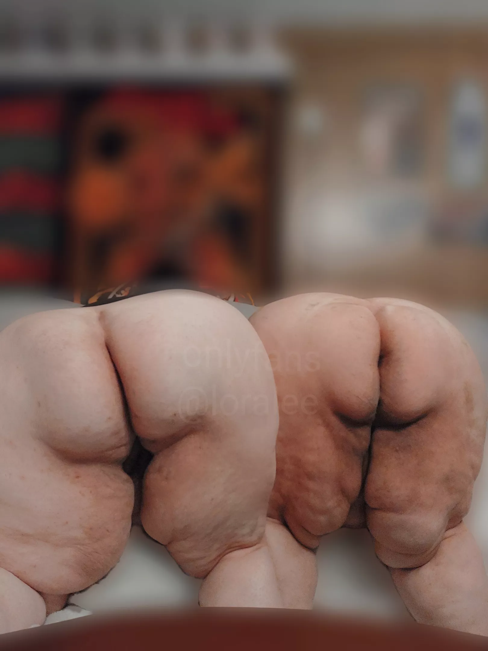 Lined up for easy breeding, where you starting? 🐷🐮