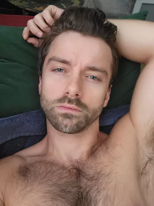 My hairs kinda messy but heres my blue steel face :) 🟦🥶