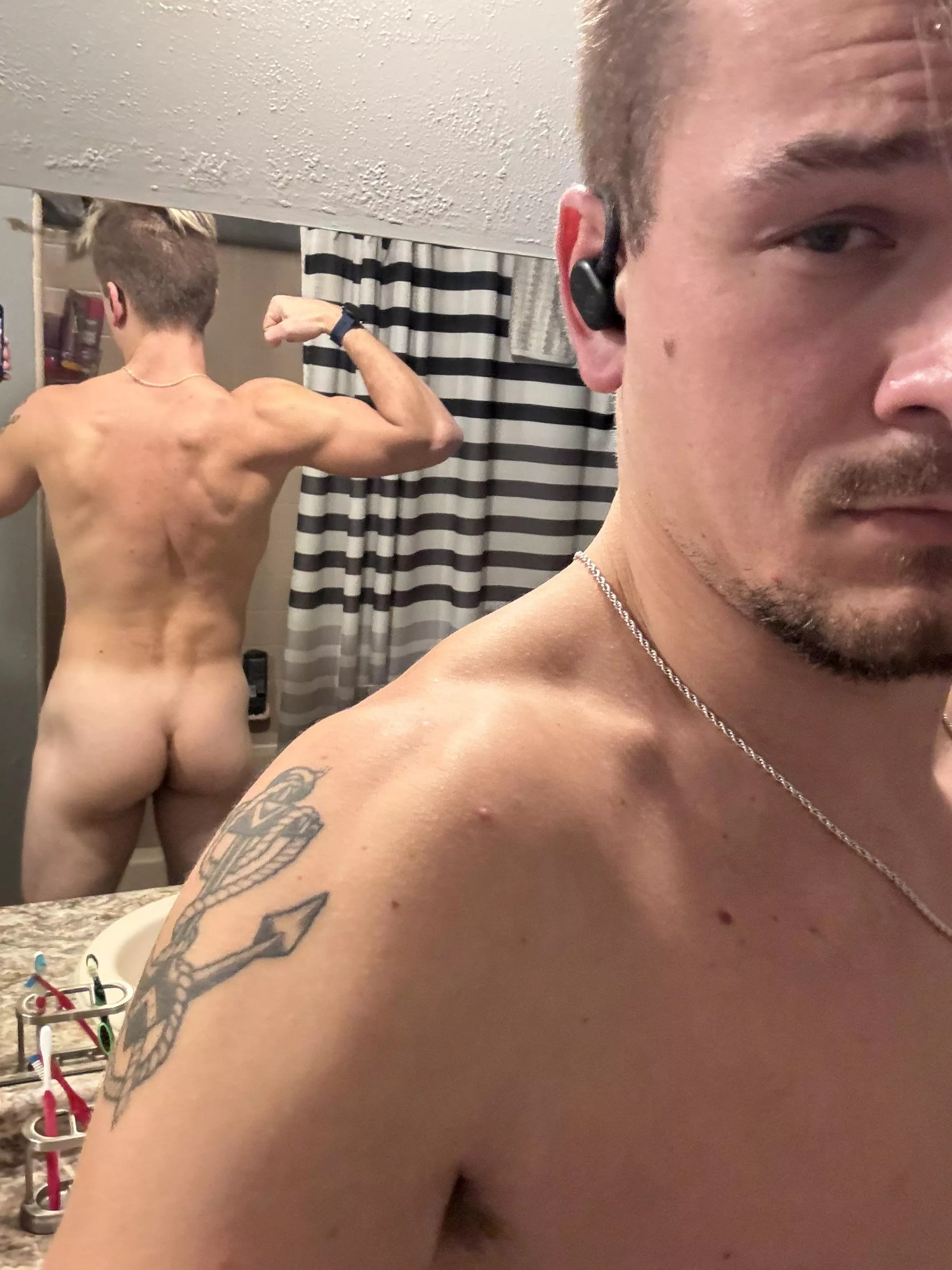 No dick pic today. Y’all get back and booty