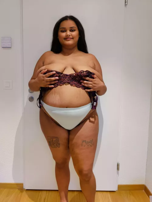 Spent the night at the Chinese food buffet, I think I've outdone myself this time 🤤