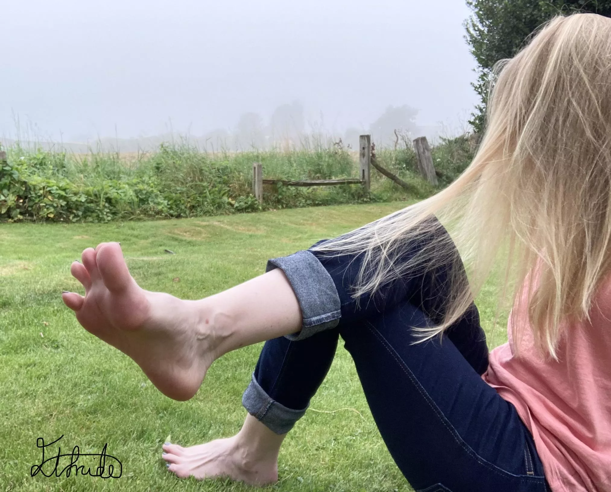 Swinging my feet, are you looking?