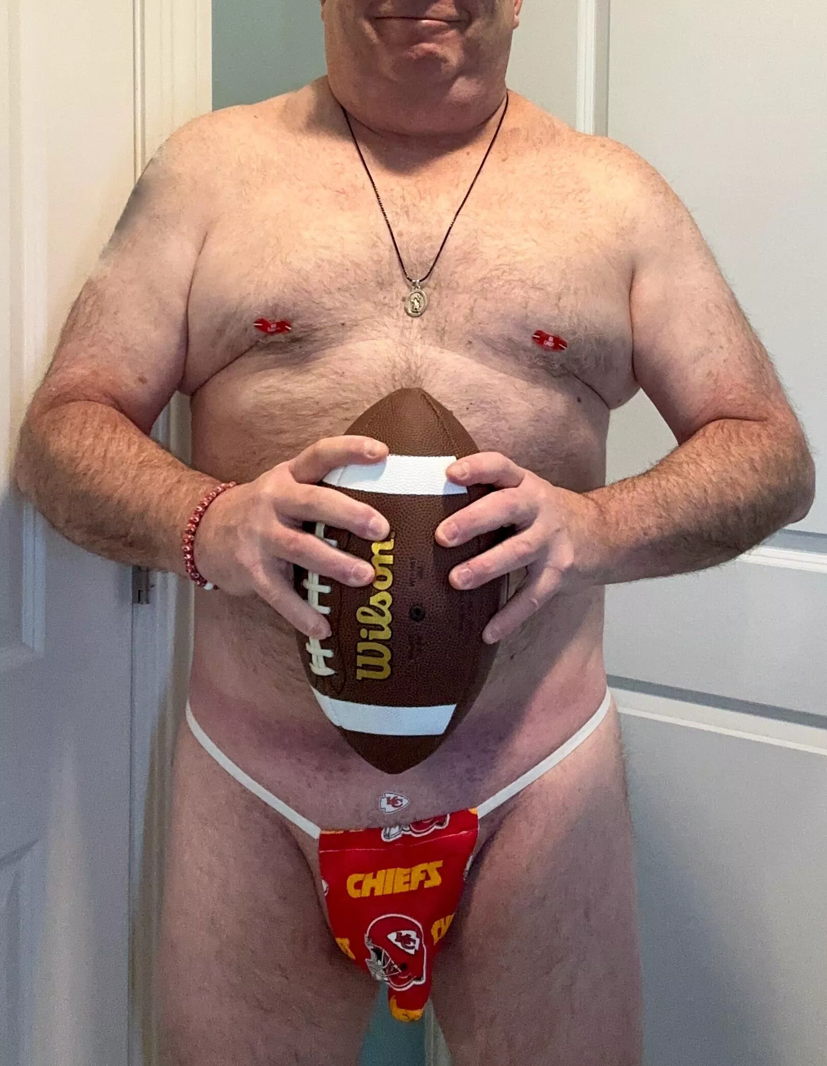 What To Do For A 🏈 Theme Day When My Team Sucks 🤔 Give Some Props To The Reigning Champs & All The Super Sexy Gals In Chiefs Kingdom 🤷🏻‍♂️😁