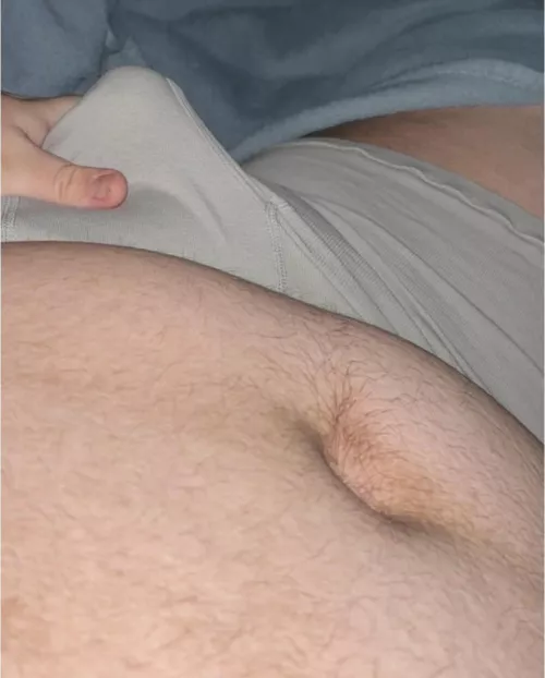 (18m) lookin for someone to game with… maybe stroke with too 😜