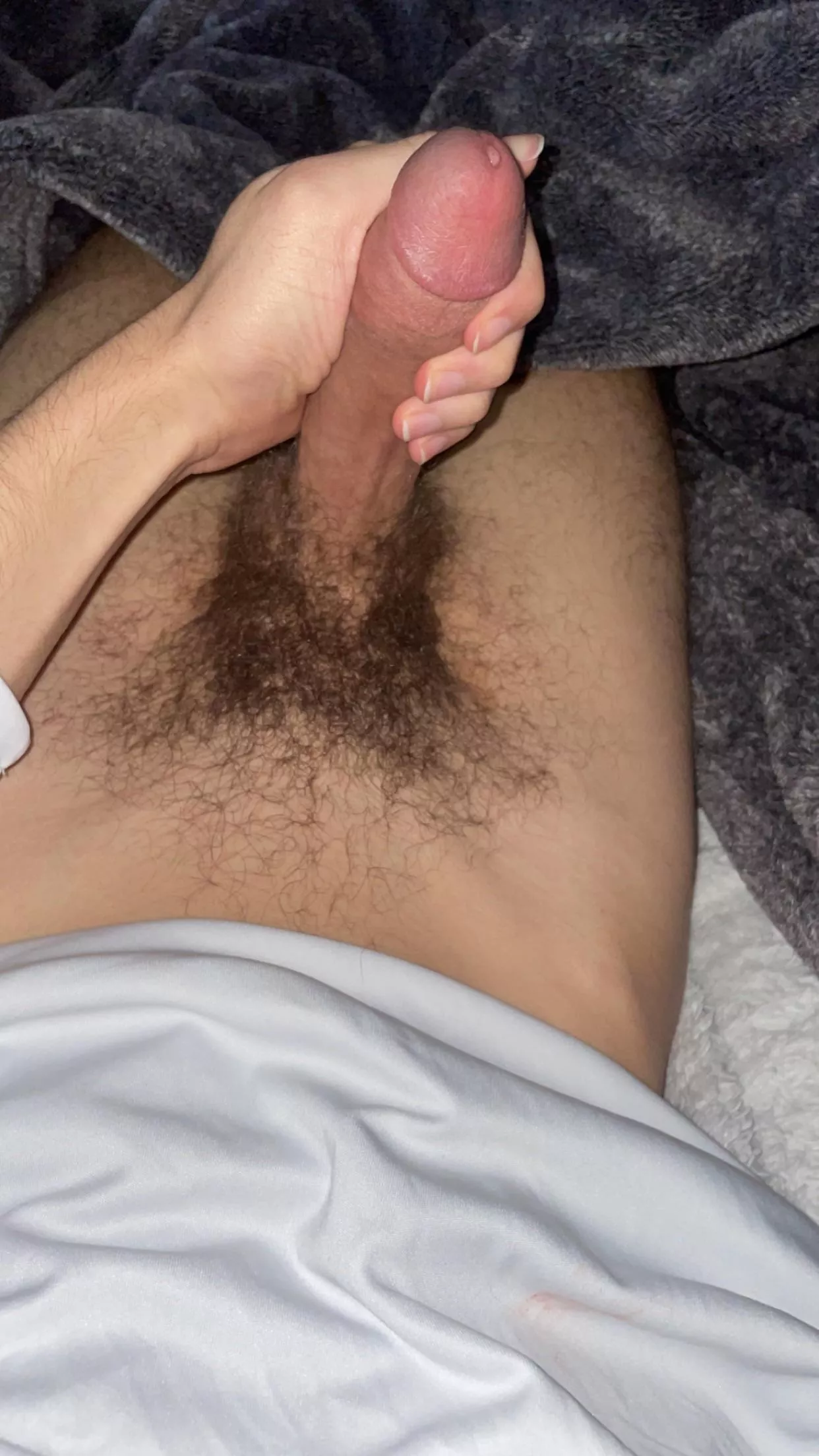 Any daddies 30+ who can take care of this ? Lemoon1009