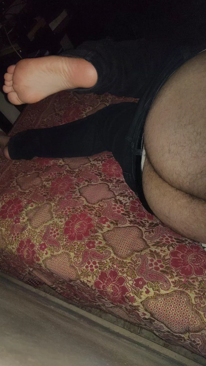 Anybody wanna trade pics? Bonus points if you're into feet too