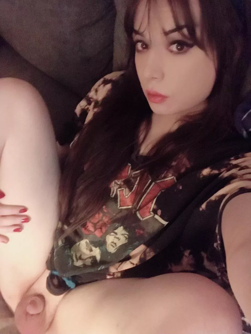 do u accept nudes from horny trans girls daddy? ☺️