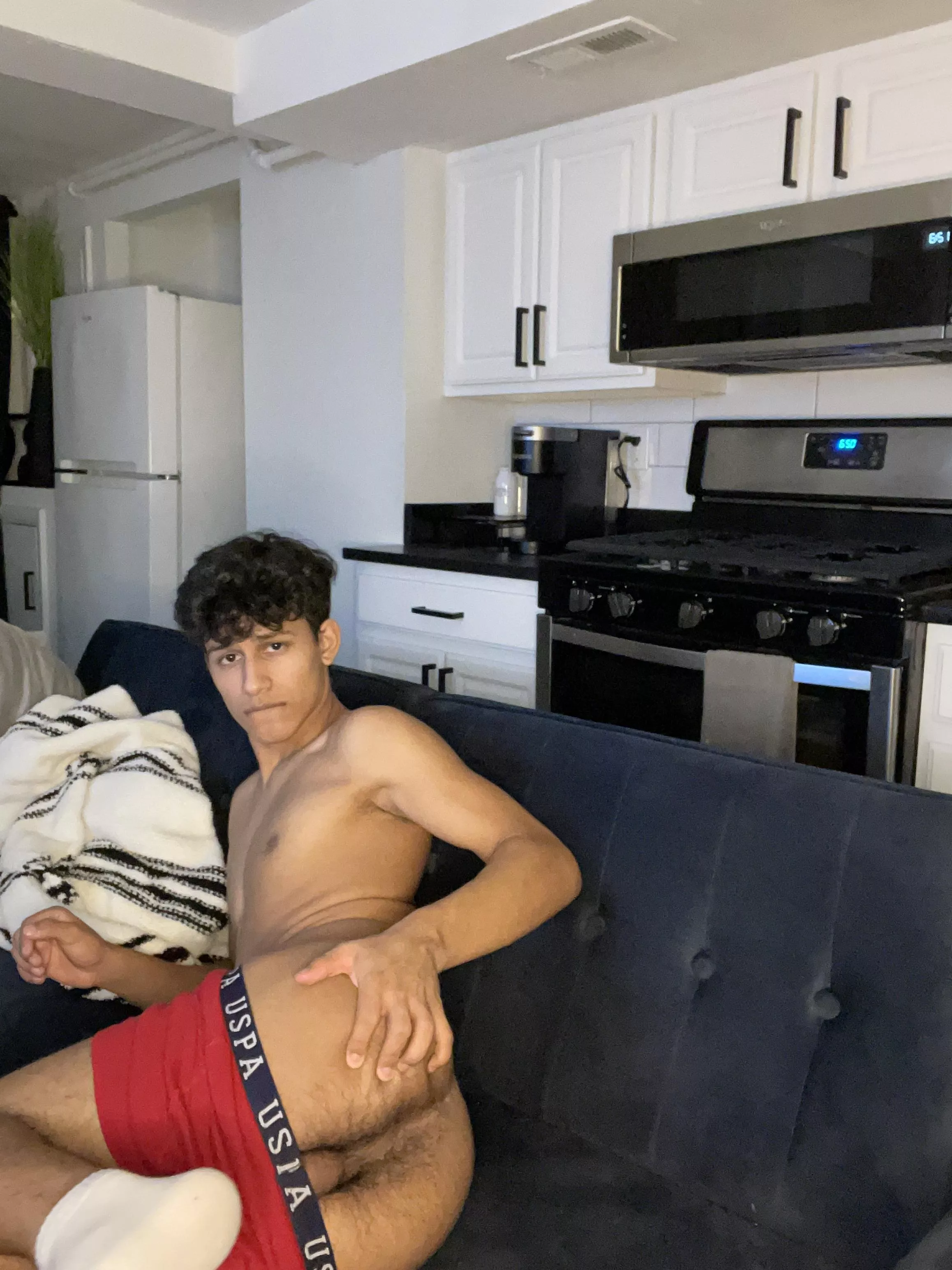 I know that my pic isnt ok for this subreddit but I really need a big one🍆😈