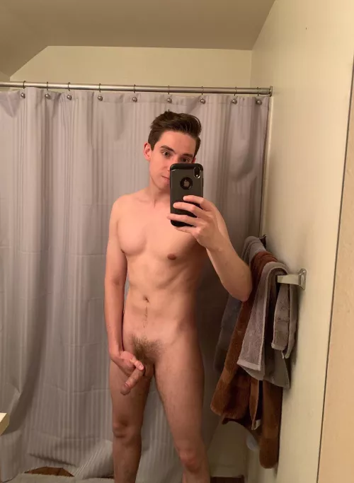 I love showing off naked!
