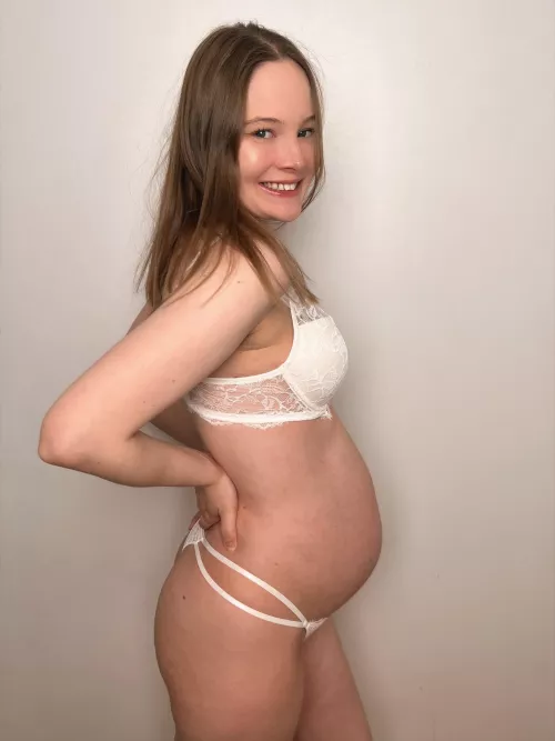 I'm now 30 weeks pregnant. Do I still look attractive in lingerie?