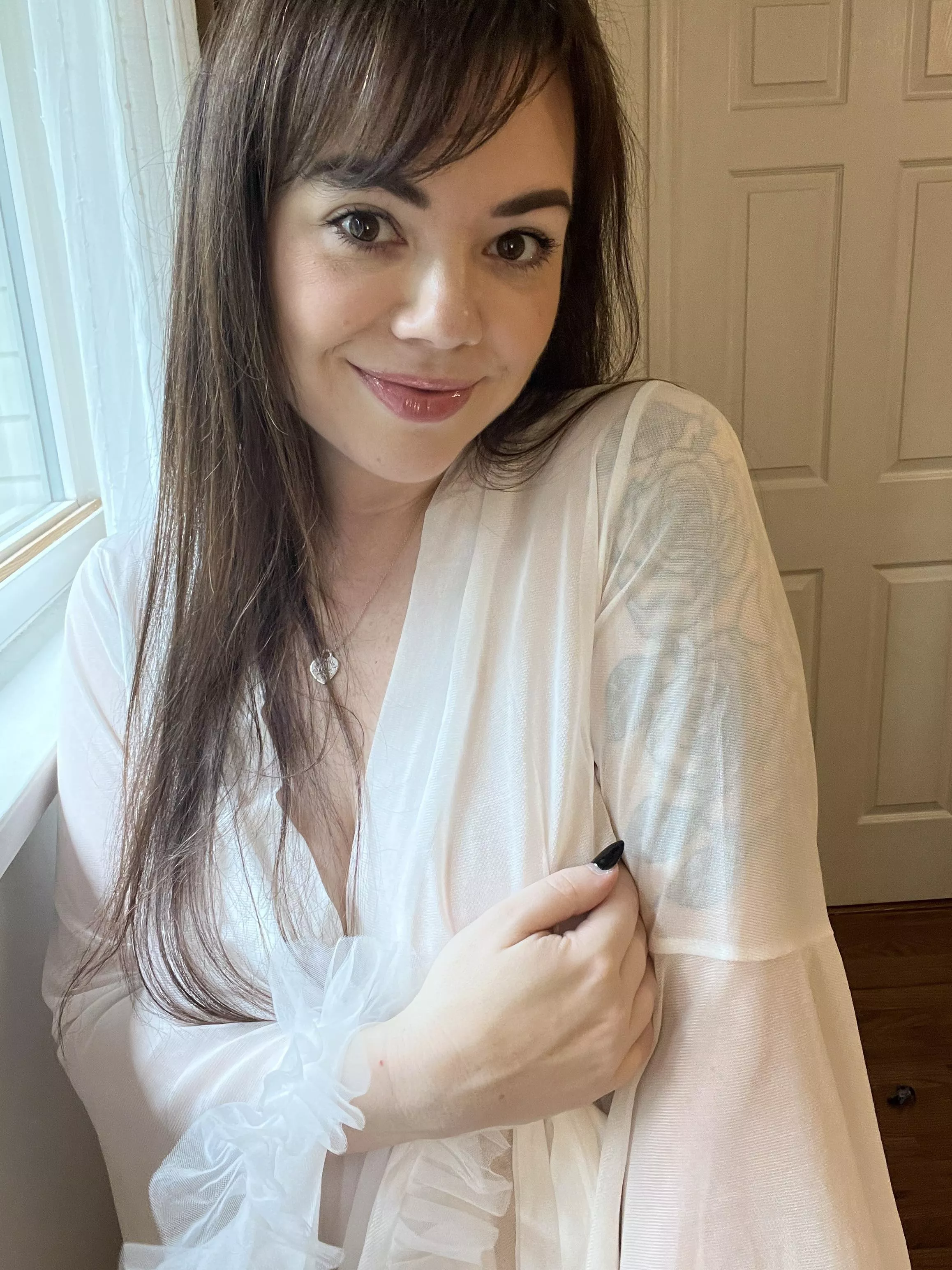 Living my wealthy housewife fantasy in this robe!