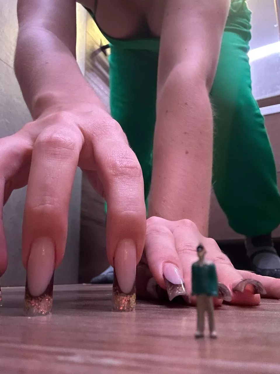 my nails are close to you