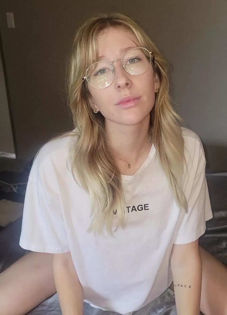 Nothing underneath that t ;)