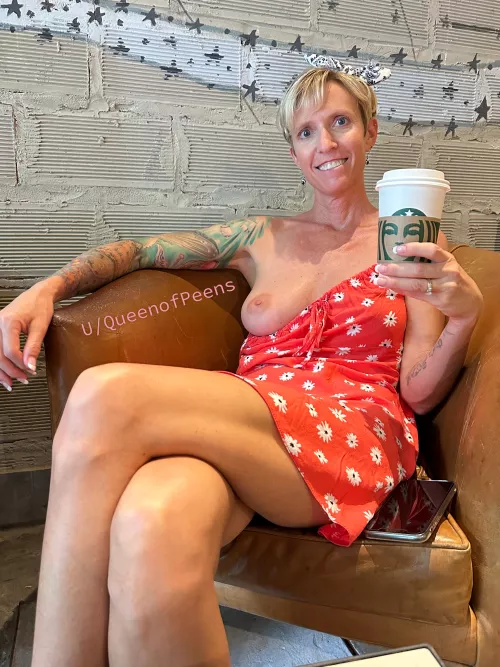 People at Starbucks keep smiling at me 😊