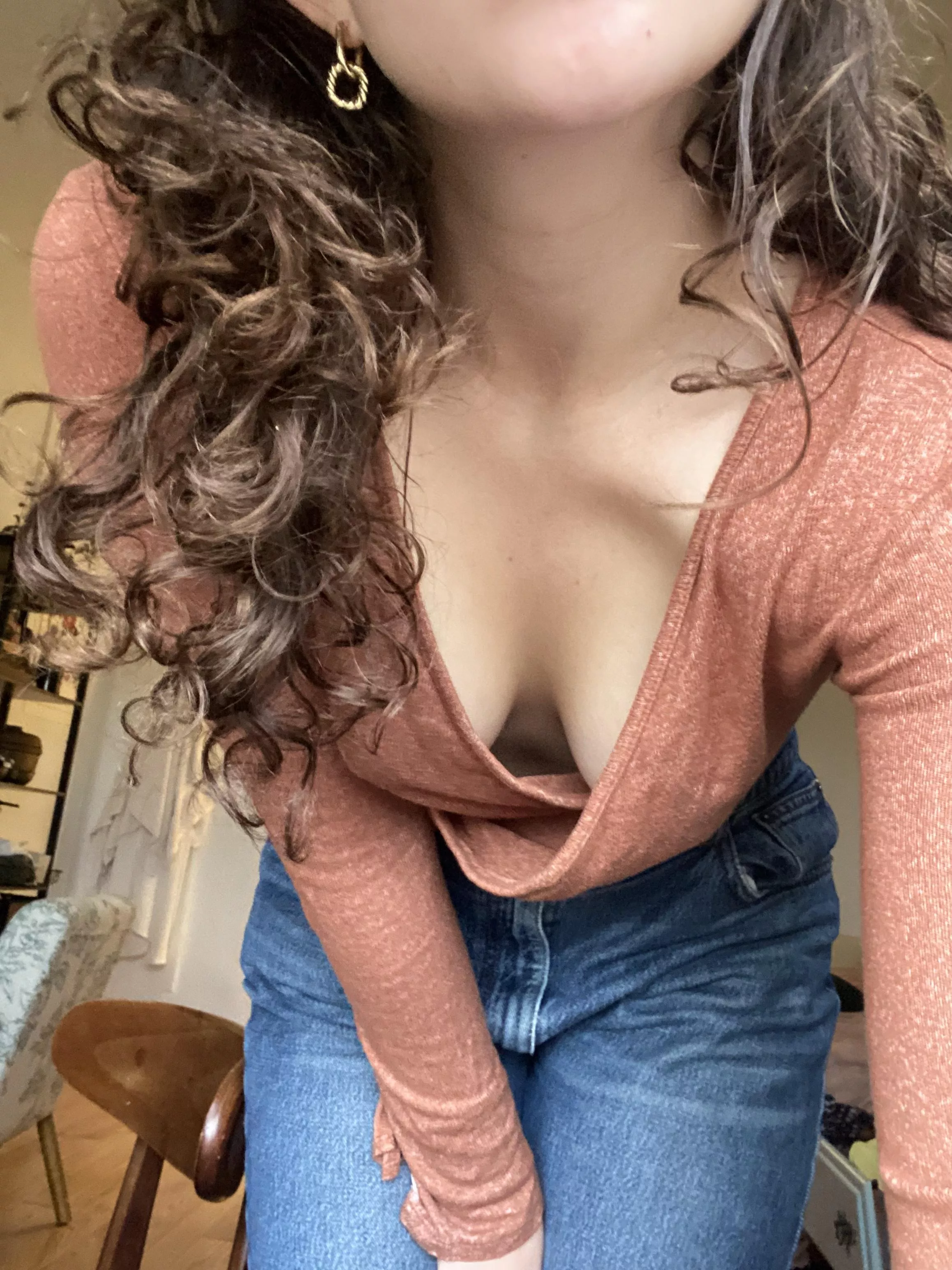 this top just seems to fall right off 😇