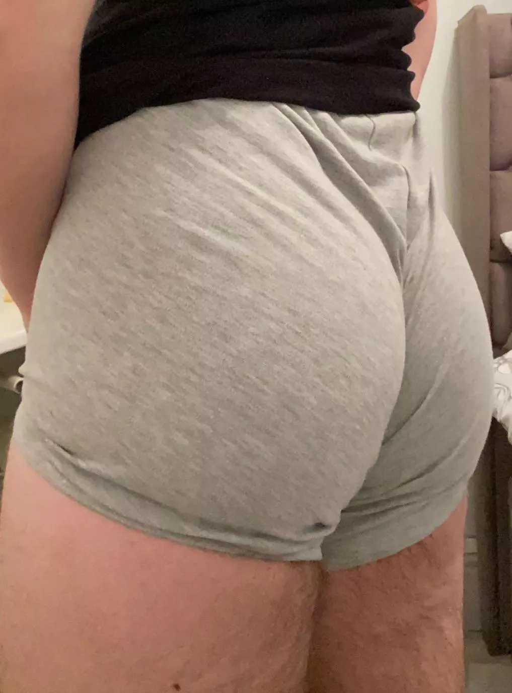19 bubble butt wanting some big dick