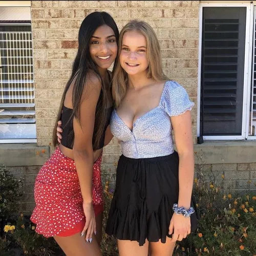 [2] Blonde or Brunette